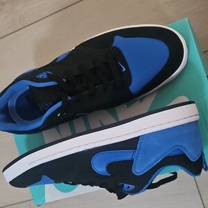 Nike Black and Blue Sneakers Size 11 Mens Shoes